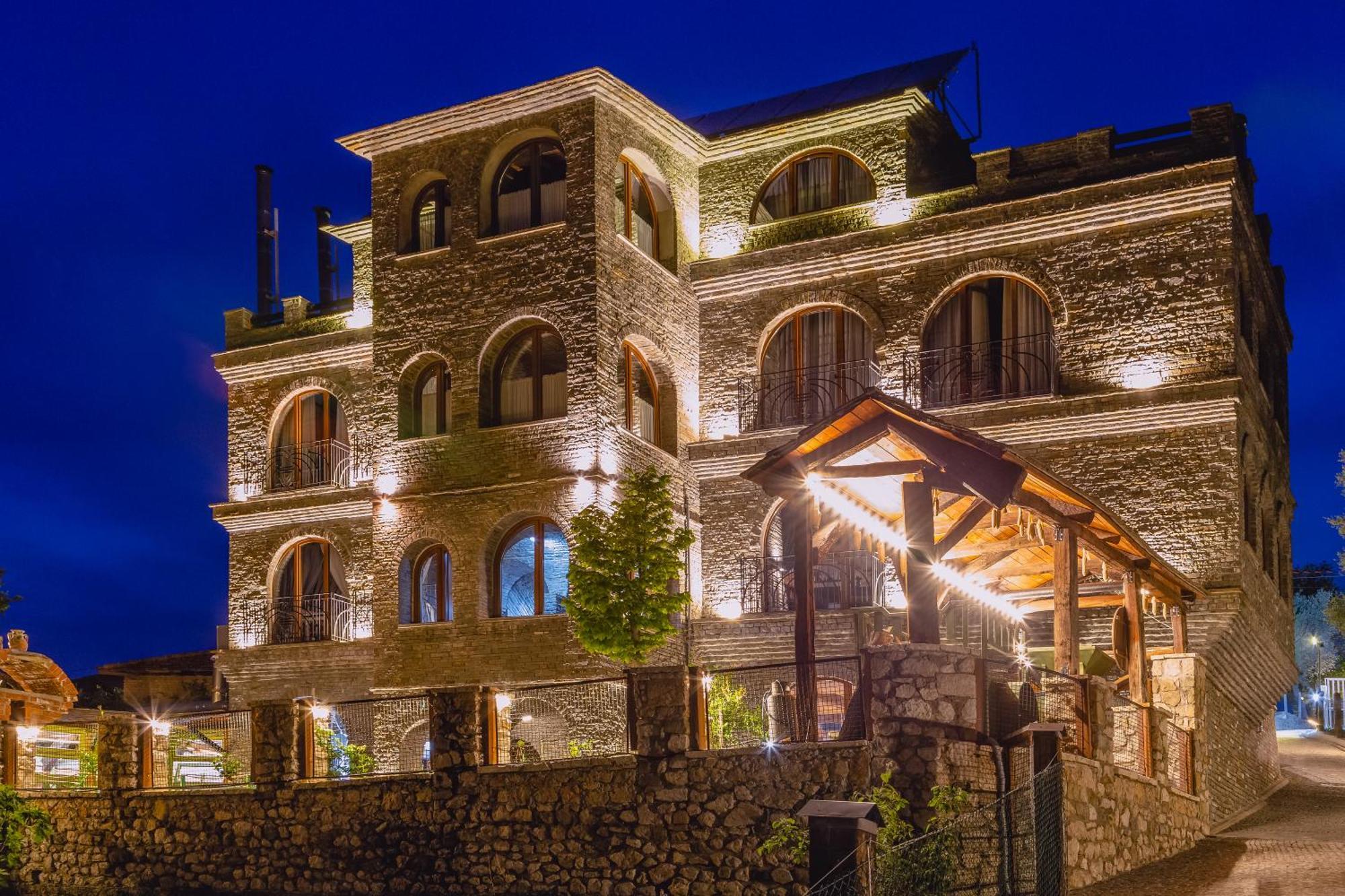Hotel Restaurant Emblema Petrele Ngoại thất bức ảnh