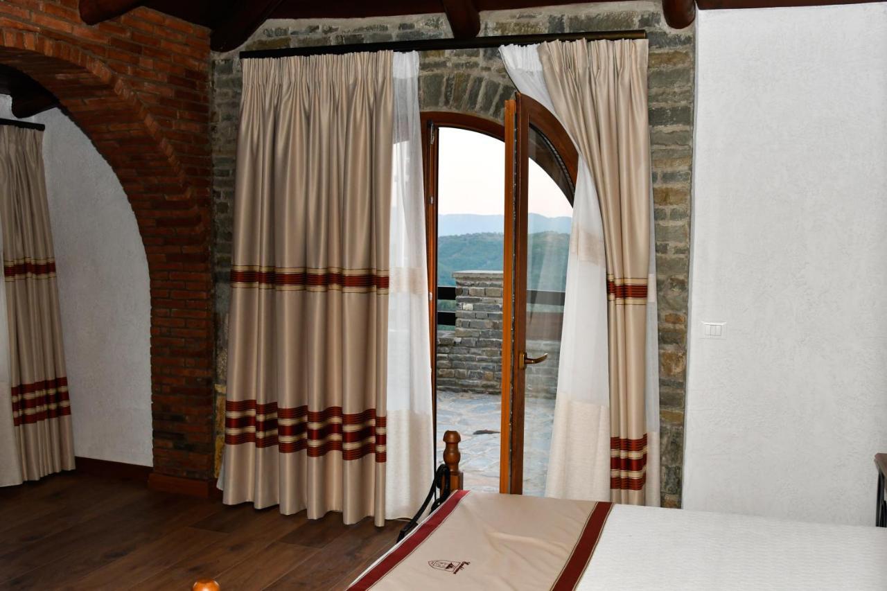 Hotel Restaurant Emblema Petrele Ngoại thất bức ảnh
