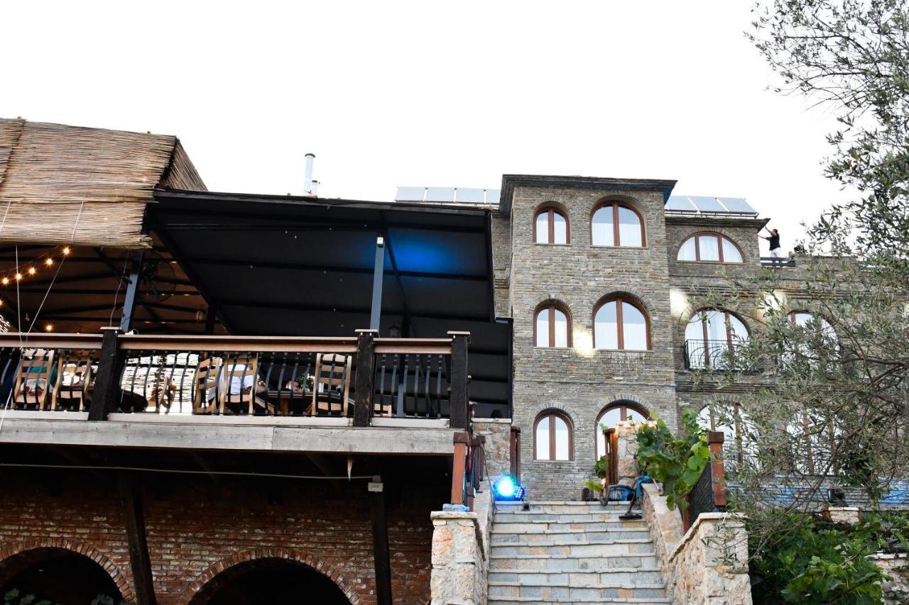 Hotel Restaurant Emblema Petrele Ngoại thất bức ảnh