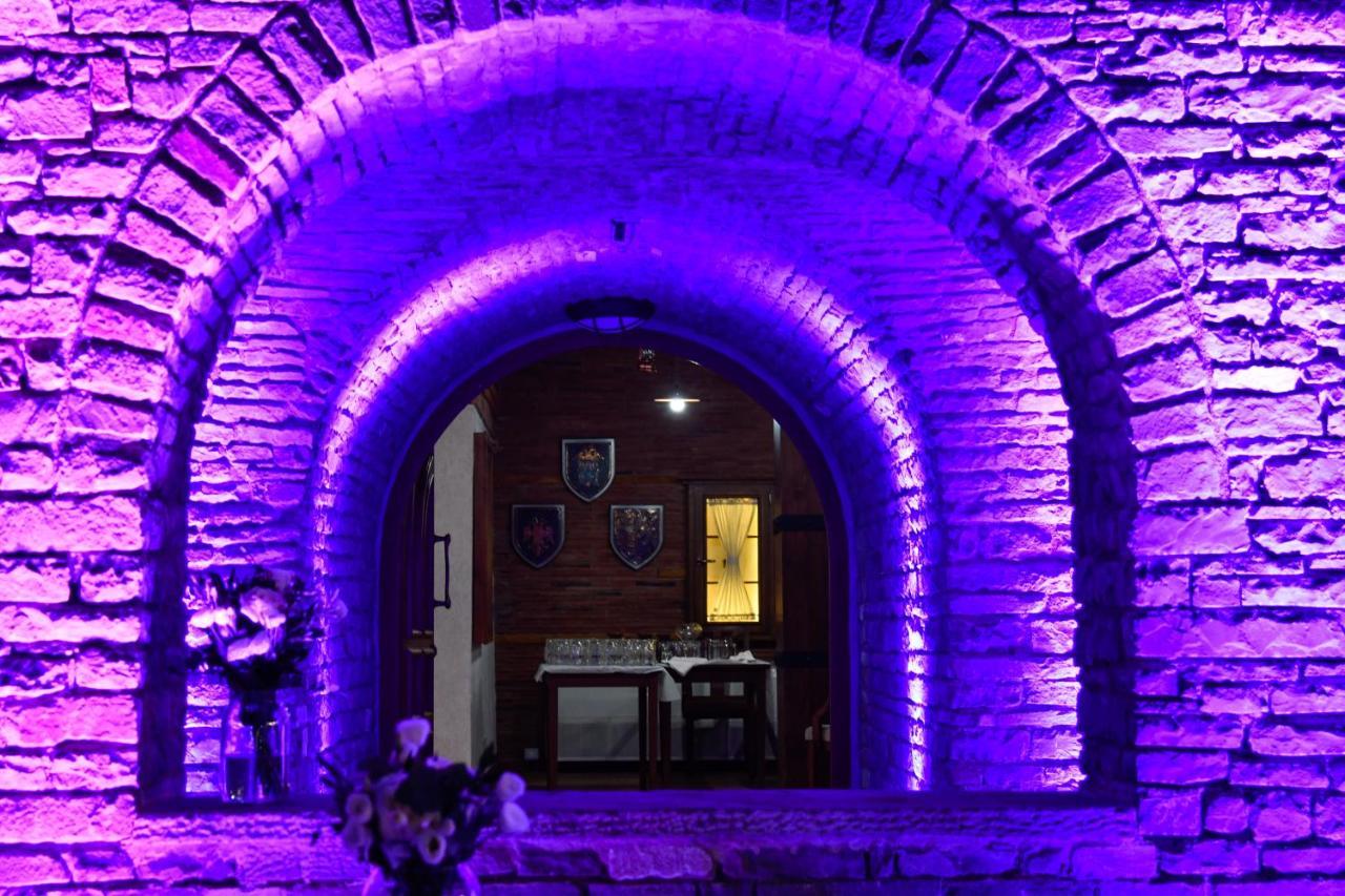 Hotel Restaurant Emblema Petrele Ngoại thất bức ảnh