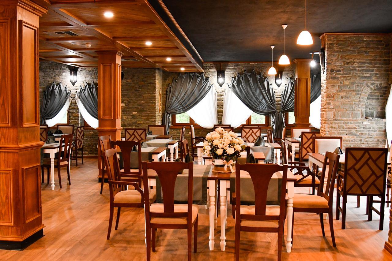 Hotel Restaurant Emblema Petrele Ngoại thất bức ảnh
