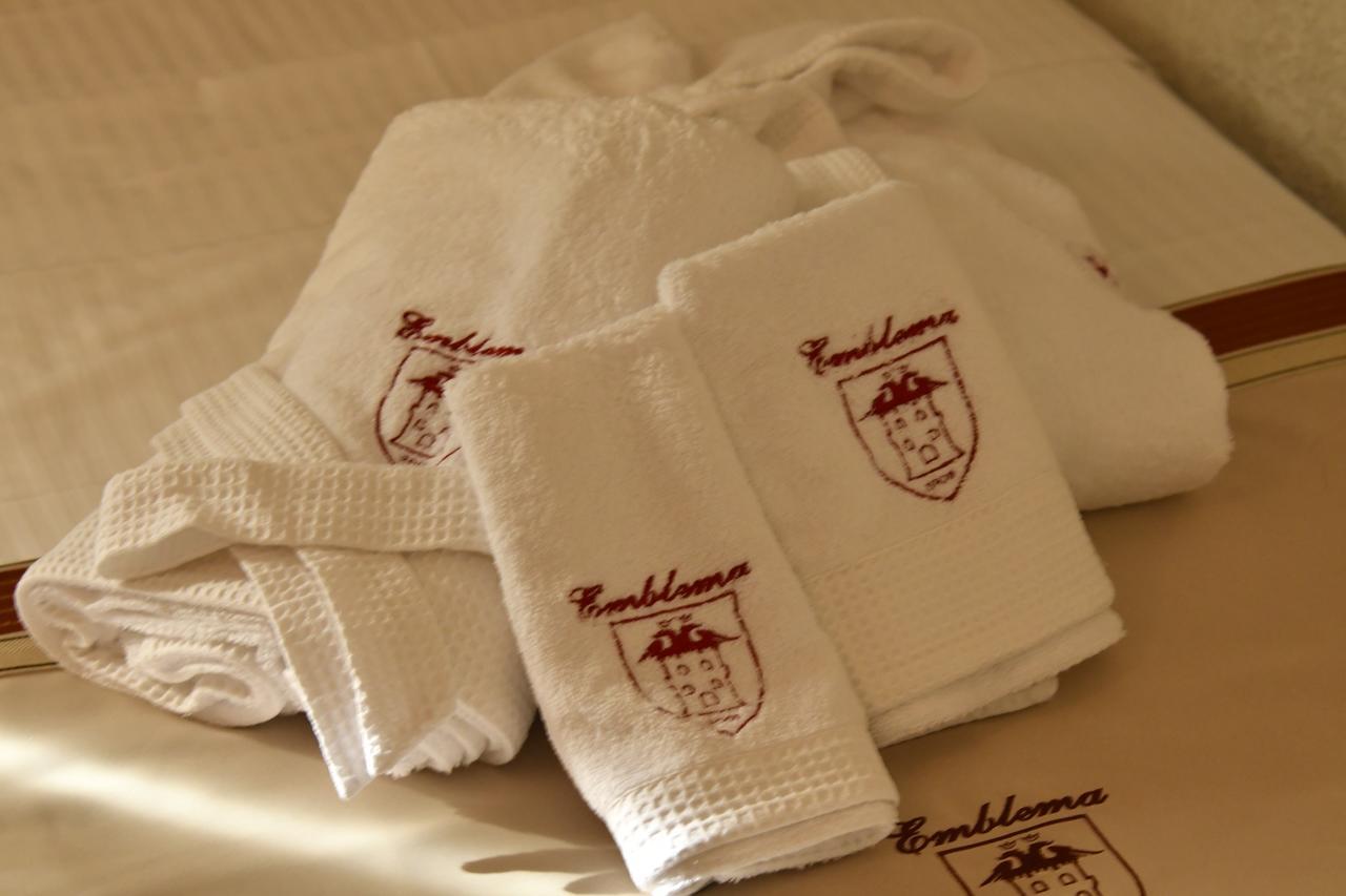 Hotel Restaurant Emblema Petrele Ngoại thất bức ảnh