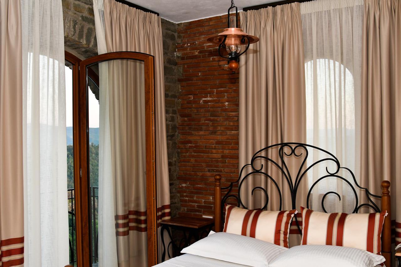Hotel Restaurant Emblema Petrele Ngoại thất bức ảnh