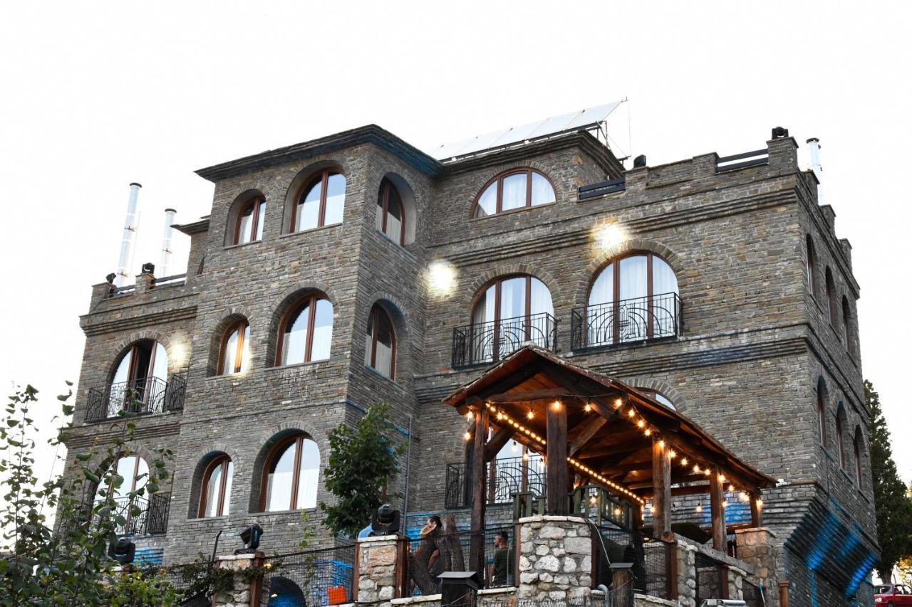 Hotel Restaurant Emblema Petrele Ngoại thất bức ảnh