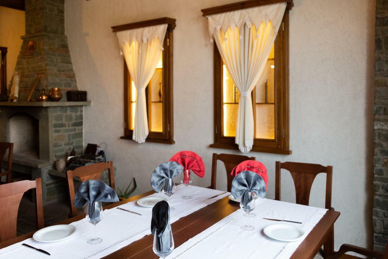 Hotel Restaurant Emblema Petrele Ngoại thất bức ảnh