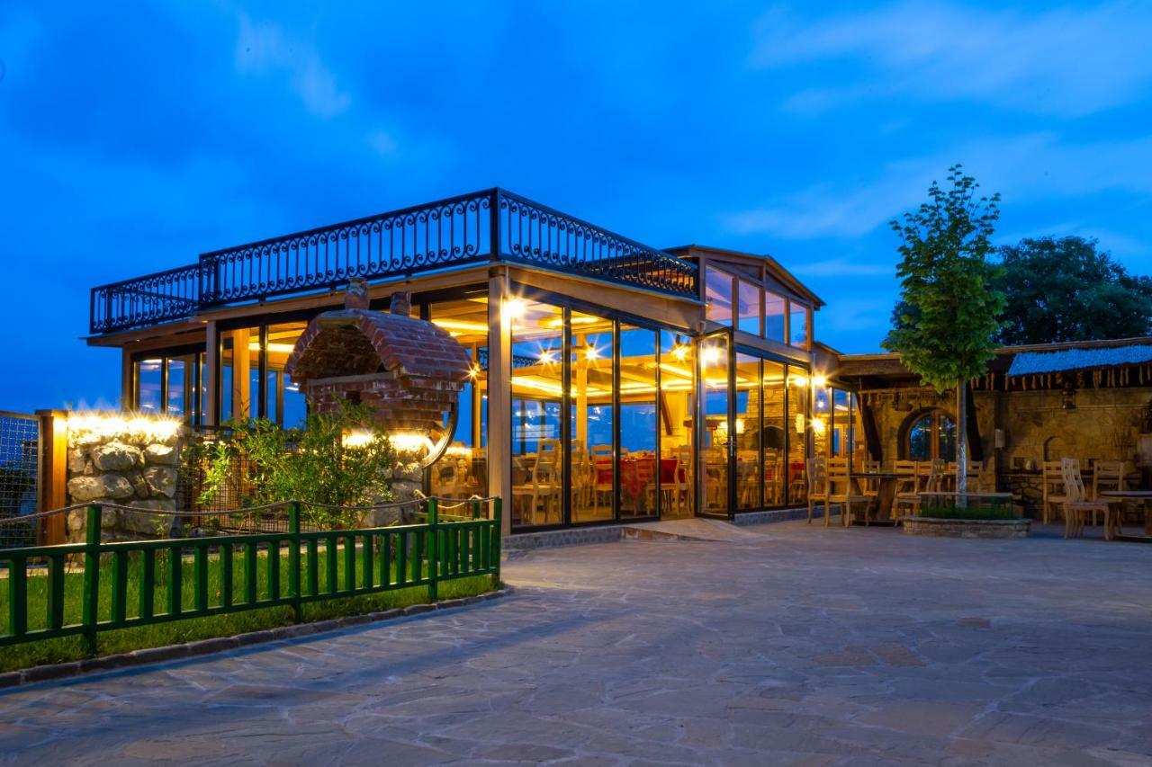 Hotel Restaurant Emblema Petrele Ngoại thất bức ảnh