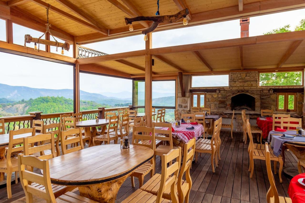 Hotel Restaurant Emblema Petrele Ngoại thất bức ảnh